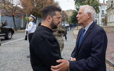 Josep Borrell war bereits mehrfach in der von Russland angegriffenen Ukraine, um dem Land die Solidarität der EU zu versichern. (Archivbild) - Foto: --/President Of Ukraine/APA Images via ZUMA Press Wire/dpa Josep Borrell war bereits mehrfach in der von Russland angegriffenen Ukraine, um dem Land die Solidarität der EU zu versichern. (Archivbild) - Foto: --/President Of Ukraine/APA Images via ZUMA Press Wire/dpa