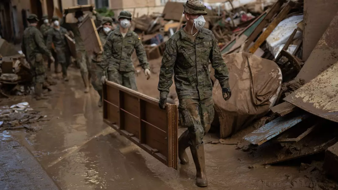 An den Aufräumarbeiten nehmen Tausende Soldaten teil. (Archivfoto) - Bild: Alejandro Martínez Vélez/EUROPA PRESS/dpa