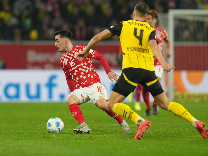 Gerät weiter unter Druck: BVB-Trainer Nuri Sahin. - Foto: Thomas Frey/dpa