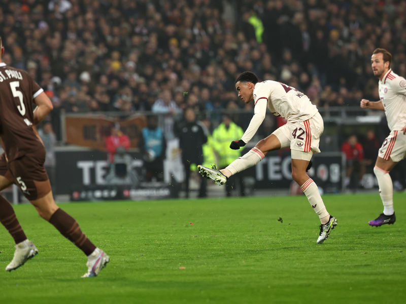 Musiala (M) war in Hamburg einmal mehr der überragende Spieler. - Foto: Christian Charisius/dpa