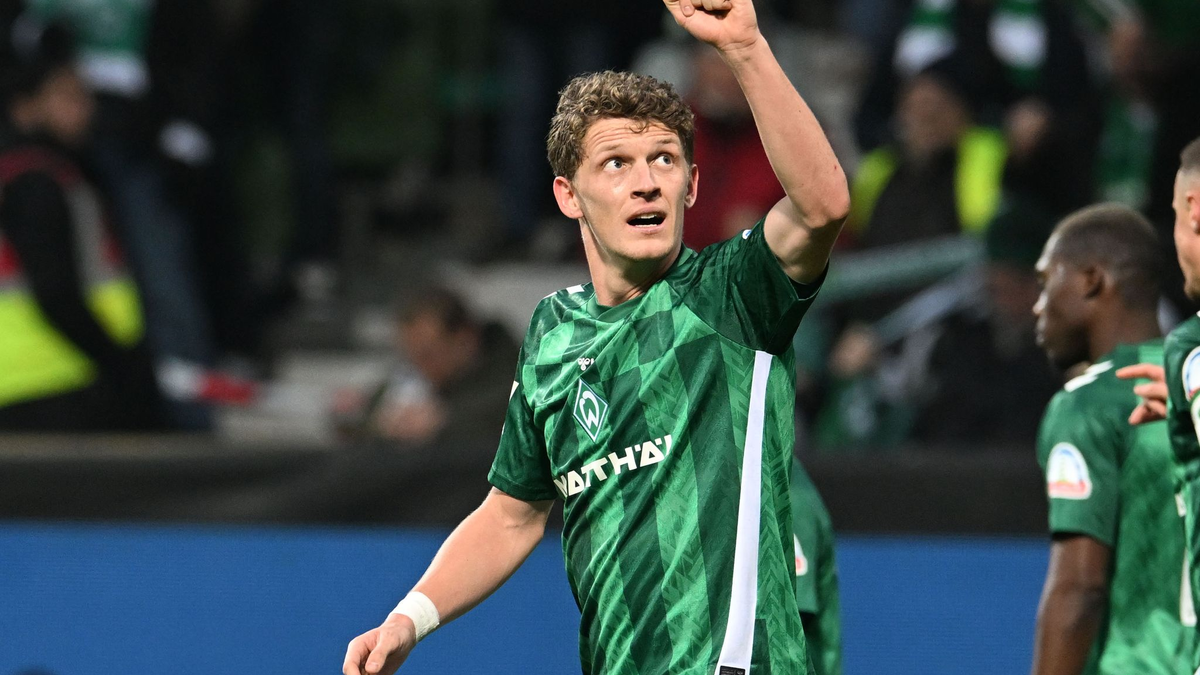 Kieler Jubel: Nach der Pause kam der Aufsteiger zum Ausgleich. - Foto: Carmen Jaspersen/dpa