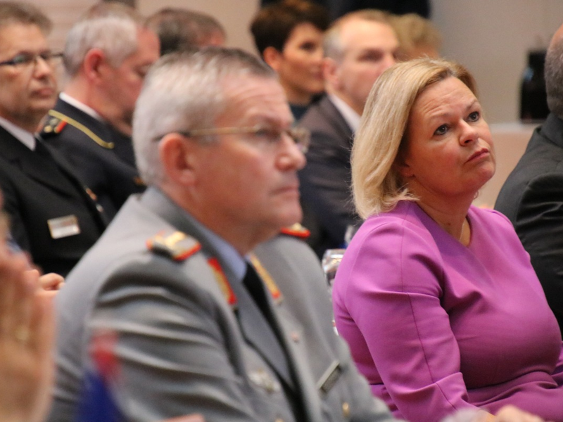 Feuerwehren leben in der Lage und sind handlungsfähig / 71. Delegiertenversammlung des Deutschen Feuerwehrverbandes in Frankfurt am Main - Foto: presseportal.de