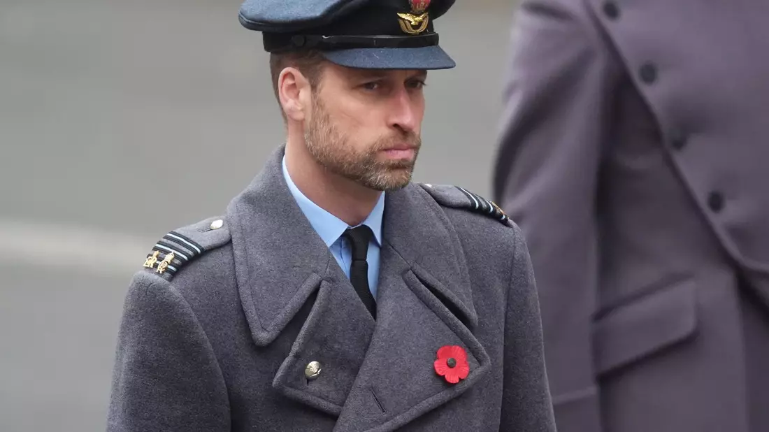 Prinz William in Uniform. Die Zeremonie am zentralen Kriegerdenkmal Cenotaph im Regierungsviertel gehört zu den wichtigsten Terminen im royalen Kalender. - Bild: James Manning/PA/AP