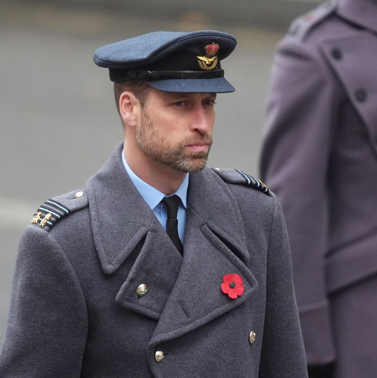 Prinz William in Uniform. Die Zeremonie am zentralen Kriegerdenkmal Cenotaph im Regierungsviertel gehört zu den wichtigsten Terminen im royalen Kalender. - Foto: James Manning/PA/AP