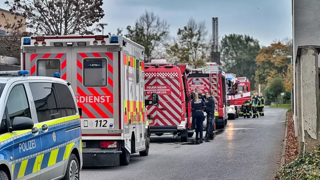 FW-NE: Feuer auf dem Geländes des Lukas Krankenhauses gelöscht | Mehrere Löschzüge im Einsatz - Bild: presseportal.de