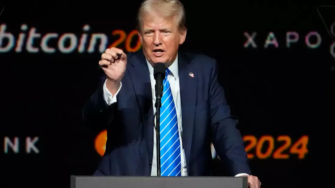 Auf einer großen Bitcoin-Konferenz in Nashville hat Trump verspochen, den Kryptomarkt weitgehend unreguliert zu lassen. (Archivbild)  - Bild: Mark Humphrey/AP/dpa