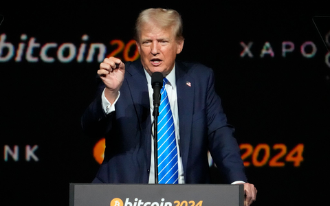 Auf einer großen Bitcoin-Konferenz in Nashville hat Trump verspochen, den Kryptomarkt weitgehend unreguliert zu lassen. (Archivbild)  - Foto: Mark Humphrey/AP/dpa