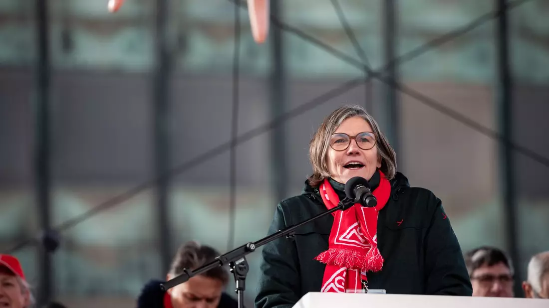  Vermisst Angebote des VW-Managements: IG-Metall-Chefin Christiane Benner. (Archivbild)  - Bild: Fabian Strauch/dpa
