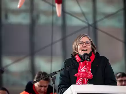  Vermisst Angebote des VW-Managements: IG-Metall-Chefin Christiane Benner. (Archivbild)  - Foto: Fabian Strauch/dpa