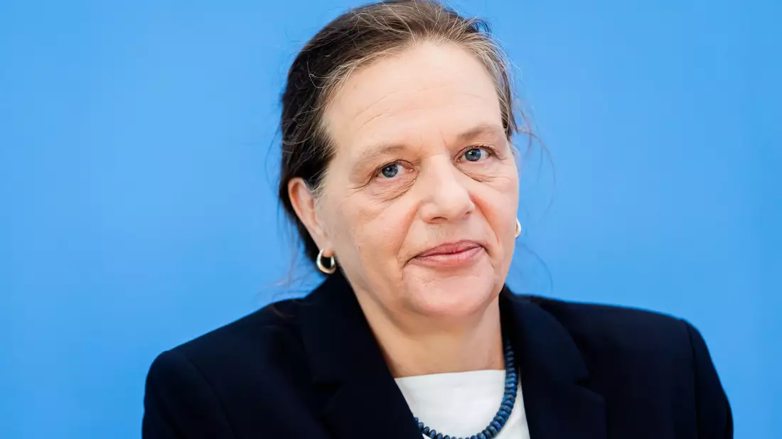 Bundeswahlleiterin Brand warnt vor einer überstürzten Neuwahl. (Archivbild) - Bild: Christoph Soeder/dpa