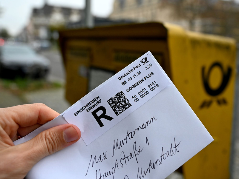 Statt des sogenannten Prio-Briefes sollen teurere Einschreiben ermöglichen, dass eine Sendung besonders schnell ankommt. (Symbolbild) - Foto: Wolf von Dewitz/dpa