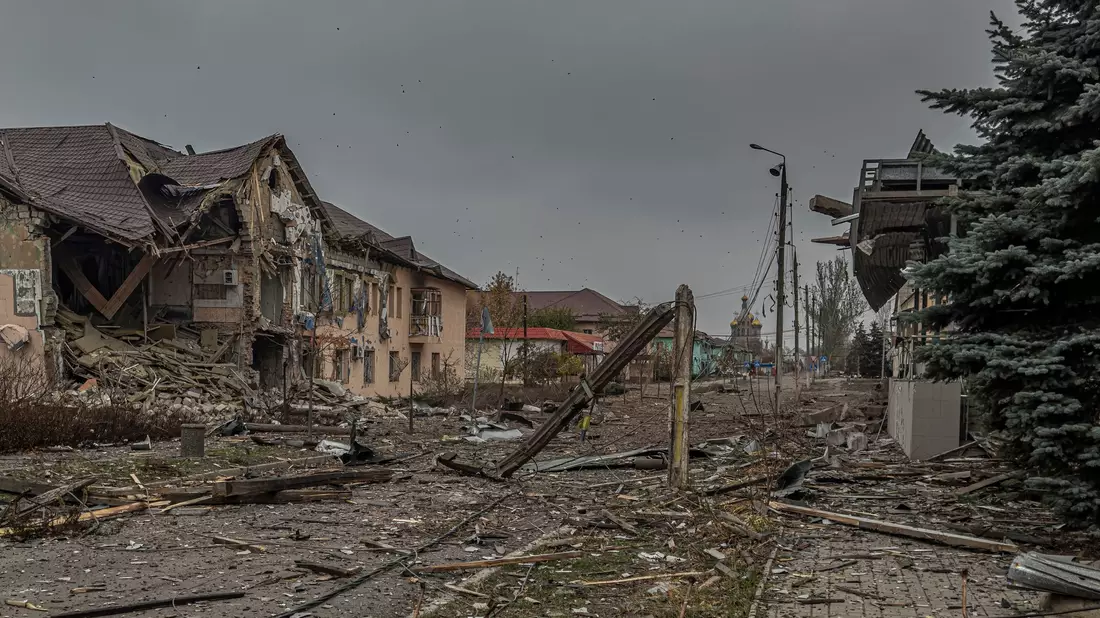 Von Kurachowe sind nach monatelangen Kämpfen teils nur noch Ruinen übrig. (Archvibild) - Bild: Anton Shtuka/AP/dpa