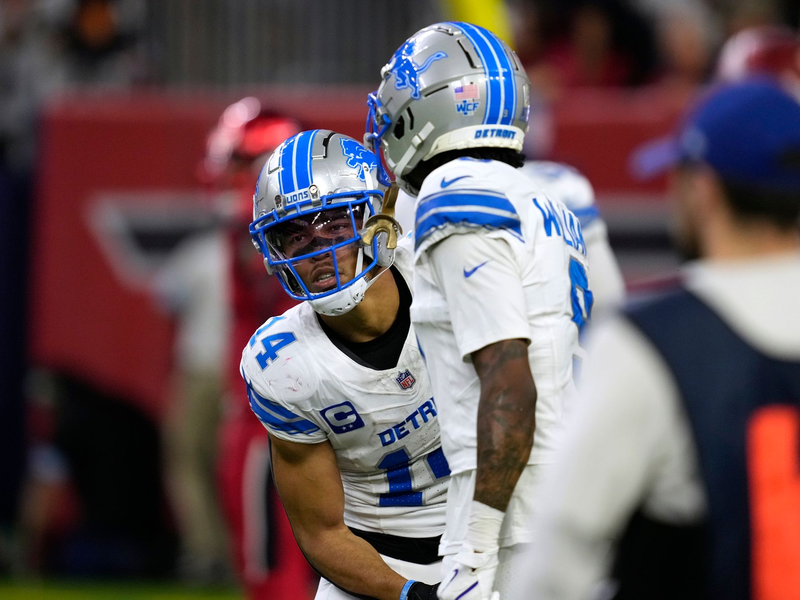 Amon-Ra St. Brown (l.) erzielte seinen siebten Touchdown der Saison. - Foto: David J. Phillip/AP/dpa