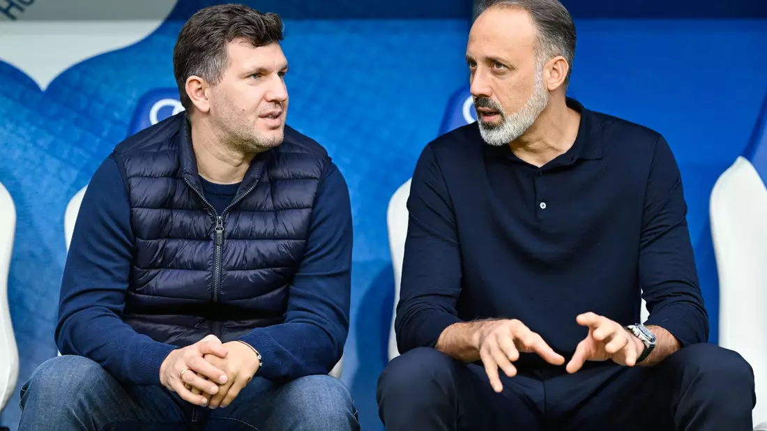 Sportchef Andreas Schicker (li.): Nicht weiter mit Pellegrino Matarazzo.  - Bild: Uwe Anspach/dpa