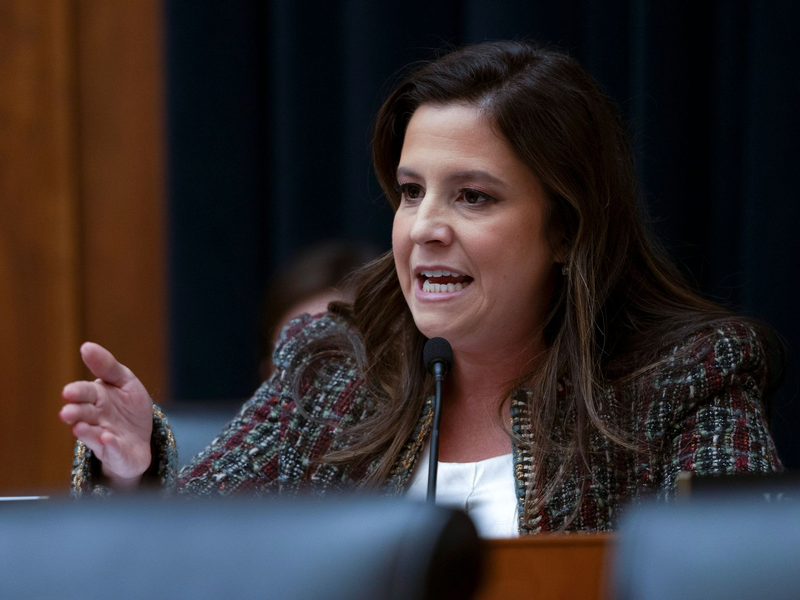 Stefanik zeichnete sich in den vergangenen Jahren als treue Verbündete Trumps aus. (Archivbild) - Foto: Mark Schiefelbein/AP