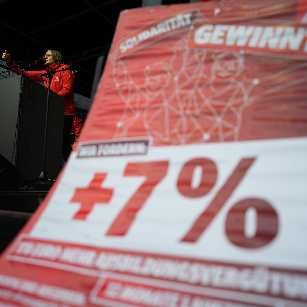 Arbeitgeber und die Gewerkschaft IG Metall haben sich auf einen Tarifabschluss für die deutsche Metall- und Elektroindustrie verständigt. - Foto: Marcus Brandt/dpa