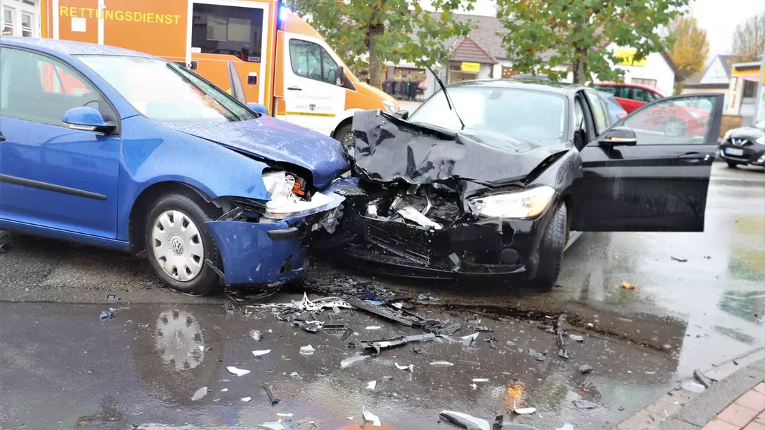 POL-HX: Beim Ausweichen in den Gegenverkehr geraten - Bild: presseportal.de