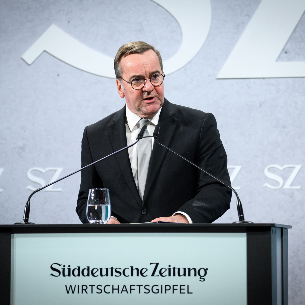 Verteidigungsminister Boris Pistorius glaubt nicht mehr an eine Umsetzung seiner Wehrpflicht-Pläne vor einer Neuwahl. - Foto: Bernd von Jutrczenka/dpa