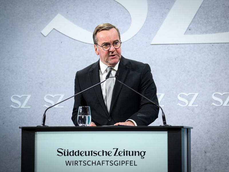 Verteidigungsminister Boris Pistorius glaubt nicht mehr an eine Umsetzung seiner Wehrpflicht-Pläne vor einer Neuwahl. - Foto: Bernd von Jutrczenka/dpa