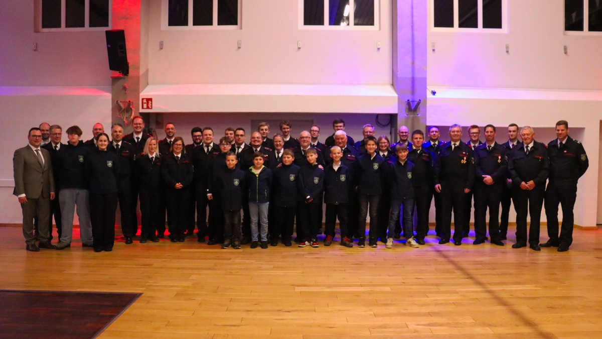 FW-OE: Jahreshauptdienstbesprechung des Einsatzbereichs 1 der Feuerwehr Lennestadt - Foto: presseportal.de