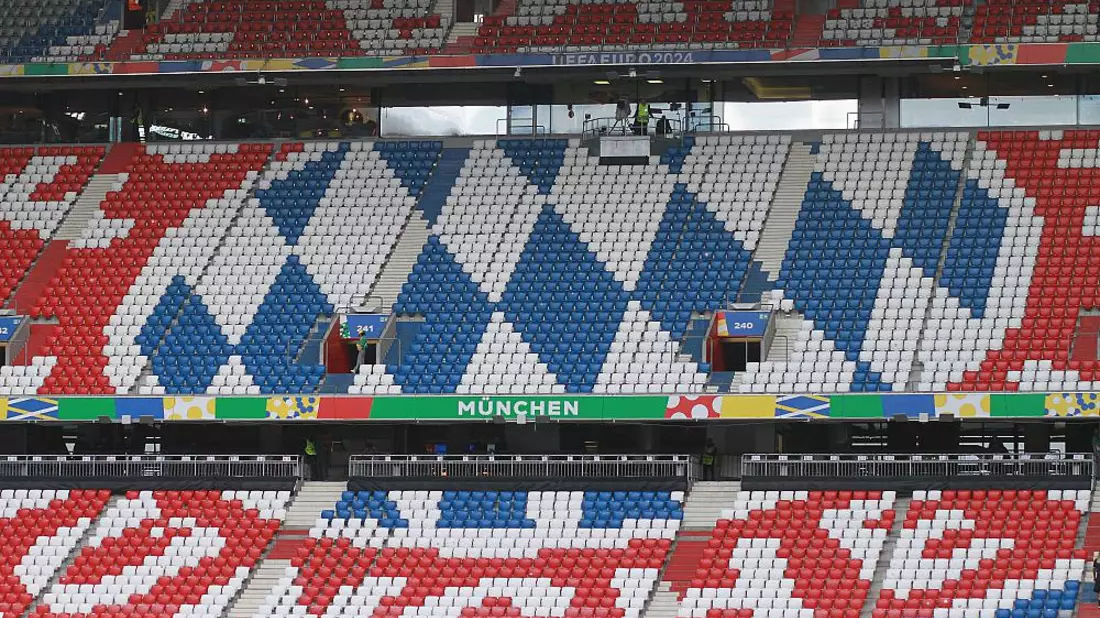 Sitzplätze mit Bayern-München-Logo (Archiv) - Bild: über dts Nachrichtenagentur