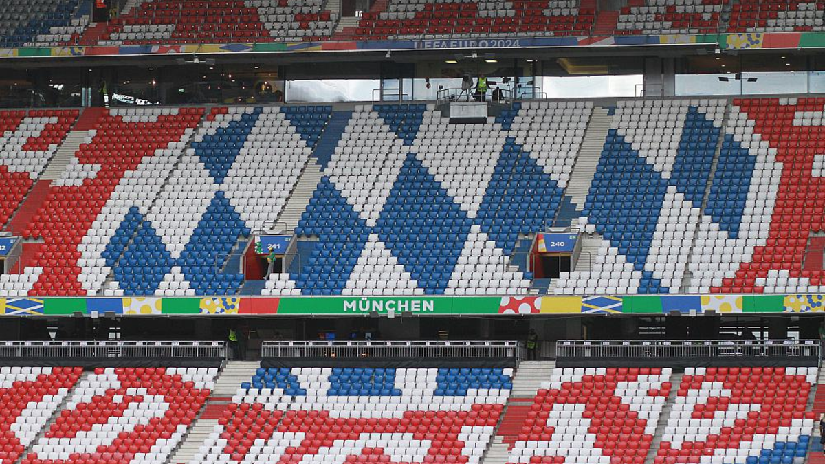 Sitzplätze mit Bayern-München-Logo (Archiv) - Foto: über dts Nachrichtenagentur