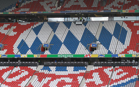 SitzplĂ€tze mit Bayern-MĂŒnchen-Logo (Archiv) - Foto: ĂŒber dts Nachrichtenagentur SitzplĂ€tze mit Bayern-MĂŒnchen-Logo (Archiv) - Foto: ĂŒber dts Nachrichtenagentur