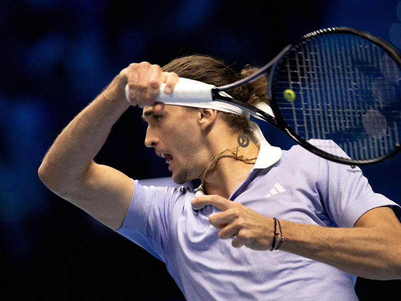 Volle Konzentration beim Aufschlag: Carlos Alcaraz. - Foto: Marco Alpozzi/LaPresse via ZUMA Press/dpa