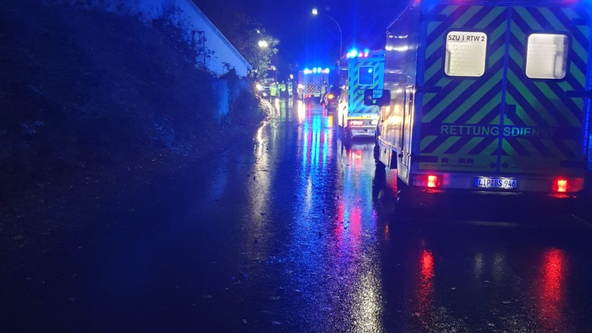 FW Lage: TH 1 / VU PKW - 11.11.24 - 19:07 Uhr - Foto: presseportal.de