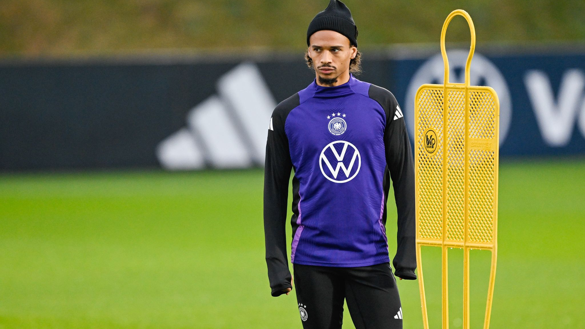 Mit bislang 65 Länderspielen gehört Sané (M) zu den erfahrensten DFB-Profis. - Foto: Uwe Anspach/dpa