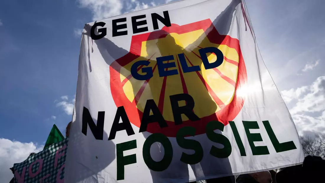 Wird das Klimaschutz-Urteil gegen Shell in zweiter Instanz bestätigt? (Archivbild) - Bild: Peter Dejong/AP/dpa