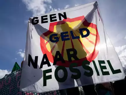 Wird das Klimaschutz-Urteil gegen Shell in zweiter Instanz bestätigt? (Archivbild) - Foto: Peter Dejong/AP/dpa