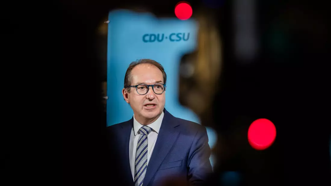 Rechnet mit rascher Verständigung: CSU-Landesgruppenchef Dobrindt (Archivbild).  - Bild: Christoph Soeder/dpa