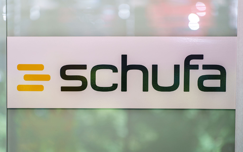 Laut der Schufa nehmen die finanziellen Sorgen der Menschen zu. - Foto: Andreas Arnold/dpa