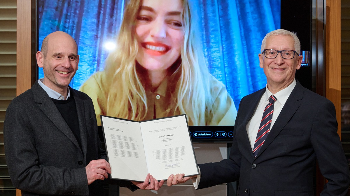 Autorin Dana Vowinckel und Initiative gegen Fake News in Berlin ausgezeichnet - Foto: presseportal.de