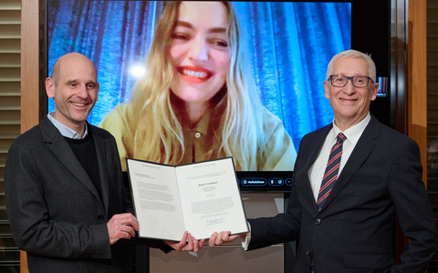 Autorin Dana Vowinckel und Initiative gegen Fake News in Berlin ausgezeichnet - Foto: presseportal.de