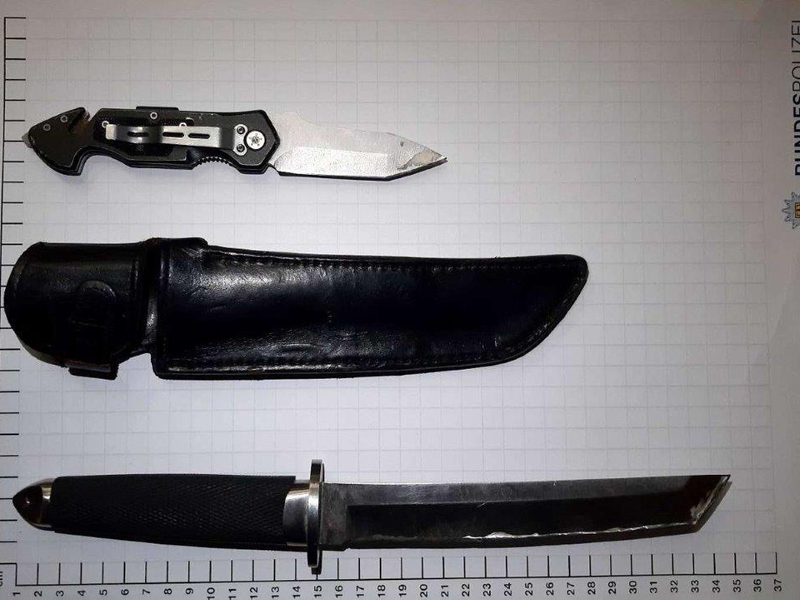 BPOL NRW: U-Haftbefehl vollstreckt - Bundespolizei stellt Messer und Drogen sicher - Foto: presseportal.de