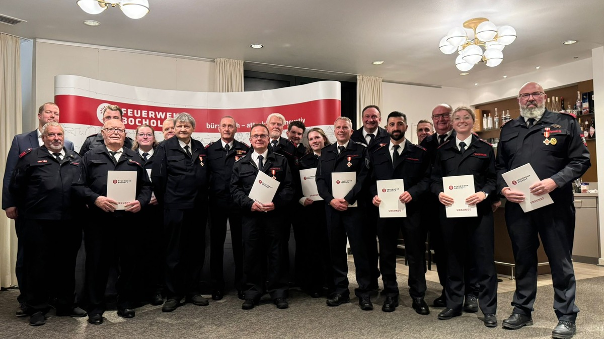 FW Bocholt: Ehrungen und Beförderungen bei der Feuerwehr Bocholt - Foto: presseportal.de
