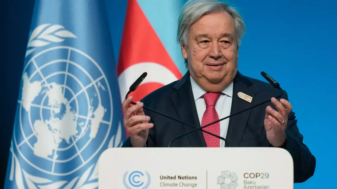Baerbock übte zum Ende der Klimakonferenz scharfe Kritik am Gastgeber.  - Bild: Rafiq Maqbool/AP/dpa