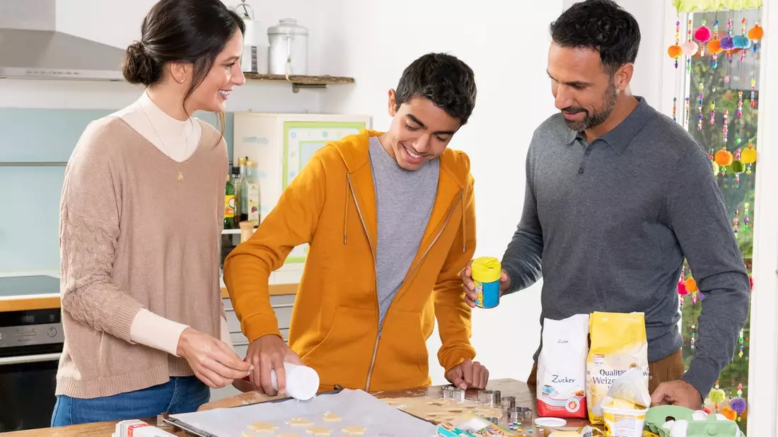 Umweltfreundliche Weihnachtsbackstube: Leere Mehltüten, Backpapier & Co. richtig entsorgen - Bild: presseportal.de