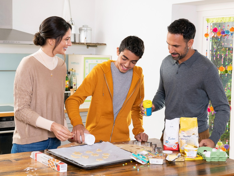 Umweltfreundliche Weihnachtsbackstube: Leere Mehltüten, Backpapier & Co. richtig entsorgen - Foto: presseportal.de