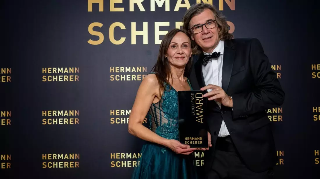 Excellence Award für Birsen Duran aus Sennestadt - in 240 Sekunden brillieren - Bild: presseportal.de