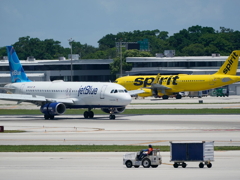 Zwei Passagierflugzeuge wurden in Haiti Medienberichten zufolge angeschossen. (Archivbild) - Foto: Wilfredo Lee/AP/dpa