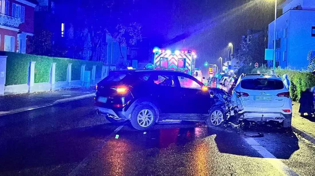 POL-RBK: Bergisch Gladbach - Alkoholisierte Fahrzeugführerin verursacht zwei Verkehrsunfälle mit hohem Sachschaden - Bild: presseportal.de