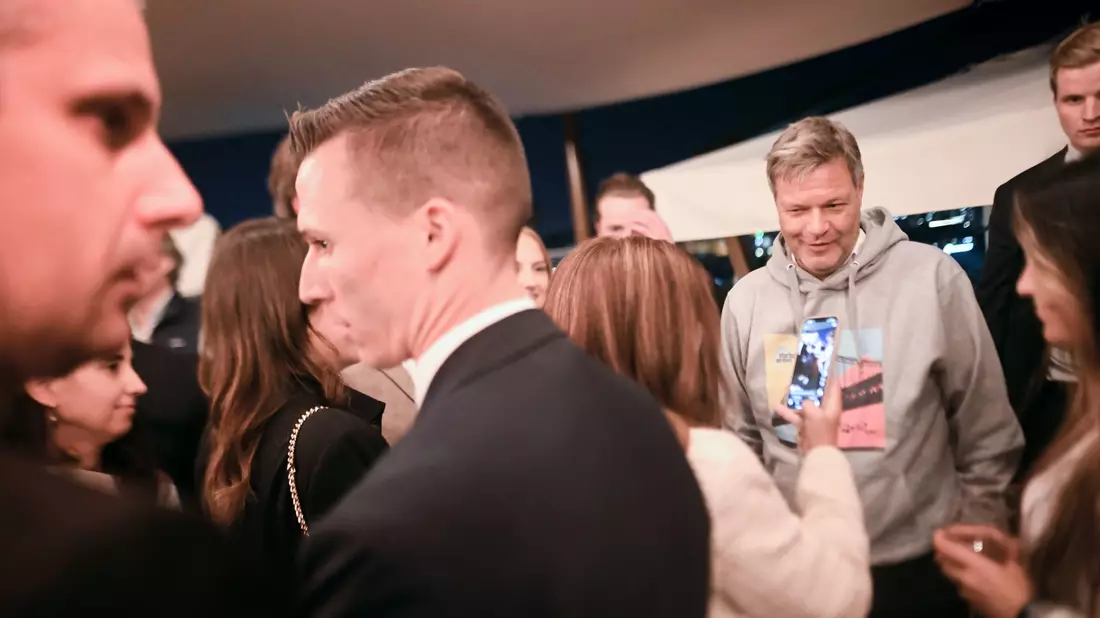 Wirtschaftsminister Habeck will mit einer «Startup-Strategie 2.0» Gründerinnen besser fördern. - Bild: Sebastian Gollnow/dpa