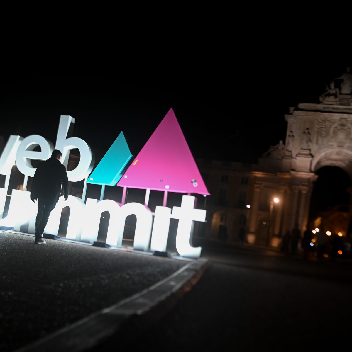 Wirtschaftsminister Habeck wird bei Besuch des «Web Summits» in Lissabon von einer rein weiblichen Delegation begleitet. - Foto: Sebastian Gollnow/dpa