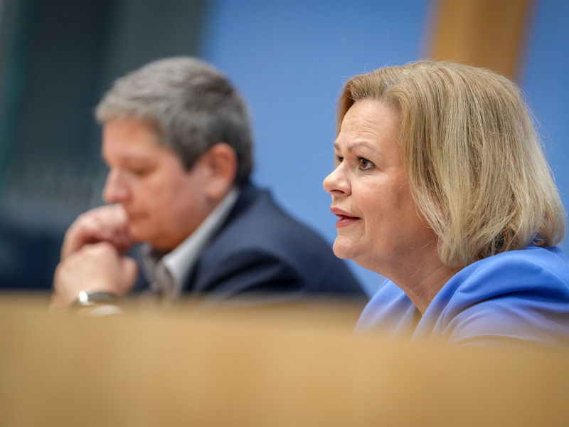 Im Haus von Bundesinnenministerin Nancy Faeser (SPD) wird eine Verkürzung der Fristen vorbereitet, damit Kleinstparteien nicht benachteiligt sind. (Archivfoto) - Foto: Kay Nietfeld/dpa
