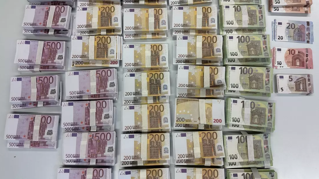 LKA-SH: LKA-Ermittler stellen Falschgeld in Höhe von 1,7 Millionen Euro sicher - Bild: presseportal.de