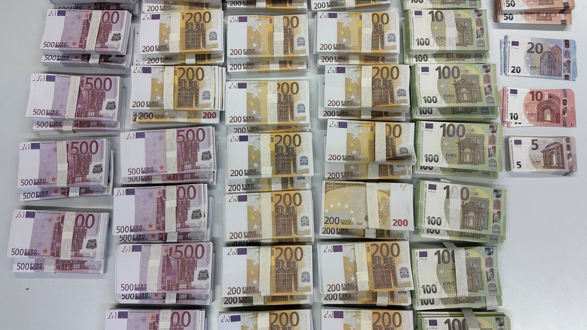 LKA-SH: LKA-Ermittler stellen Falschgeld in Höhe von 1,7 Millionen Euro sicher - Foto: presseportal.de