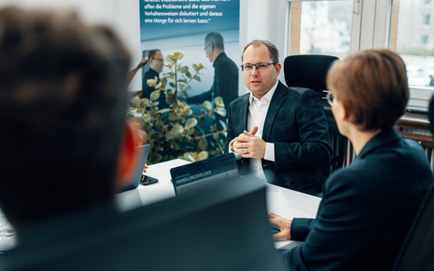 WandelWerker Consulting GmbH: Wie systemische Fragen zu einer gelebten Arbeitsschutzorganisation fĂĽhren - Foto: presseportal.de WandelWerker Consulting GmbH: Wie systemische Fragen zu einer gelebten Arbeitsschutzorganisation fĂĽhren - Foto: presseportal.de